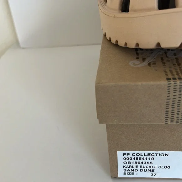 NWB Free People Karlie Buckle Clog size 7 - Picture 4 of 9